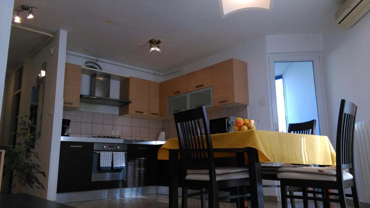 Lair By The Sea - Stoja, Pula Apartment Ngoại thất bức ảnh
